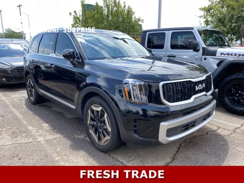 Used 2023 Kia Telluride EX w/ EX Captain's Chair Package FWD image 1
