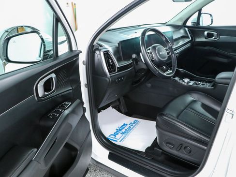 Used 2025 Kia Sorento EX w/ EX Panoramic Sunroof Package AWD/4WD image 3