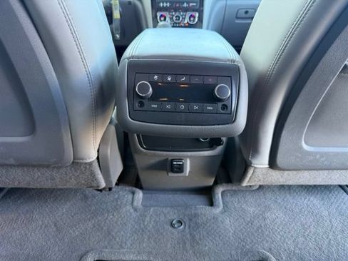 Used 2014 Chevrolet Traverse LTZ FWD image 15