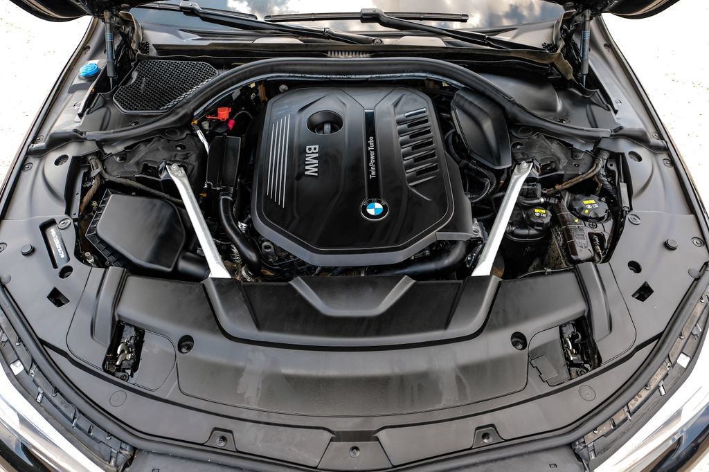 Used 2018 BMW 740i RWD image 44