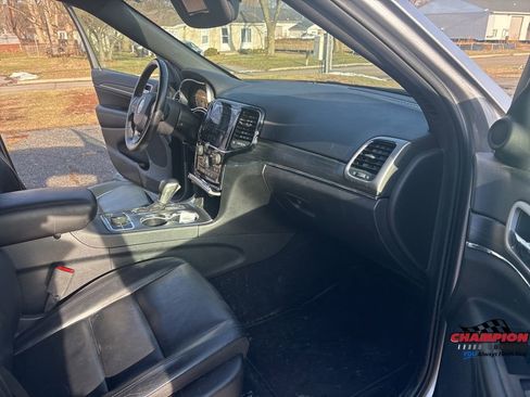 Used 2020 Jeep Grand Cherokee Limited image 31