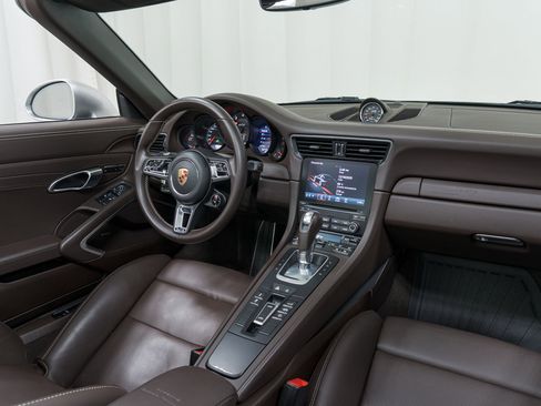 Certified 2019 Porsche 911 Targa 4 GTS image 19