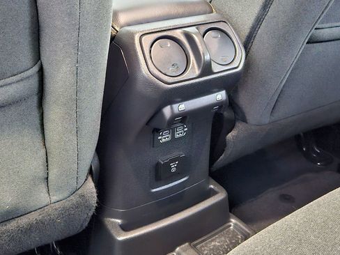 Used 2024 Jeep Wrangler Unlimited Sahara image 28