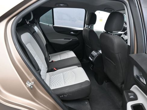 Used 2019 Chevrolet Equinox LS FWD image 32