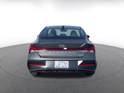 Used 2025 Hyundai Elantra Limited image 12