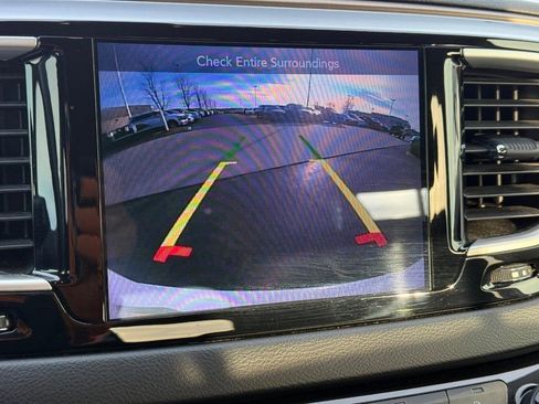 Used 2017 Chrysler Pacifica Touring-L w/ Tire & Wheel Group image 19