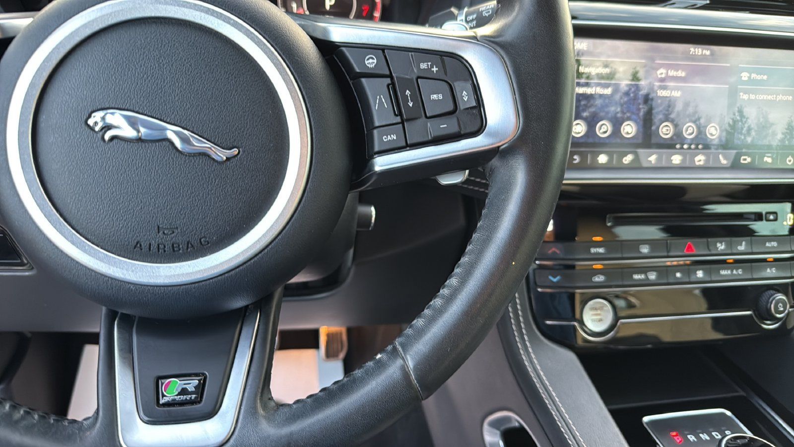 Used 2020 Jaguar F-PACE R-Sport AWD/4WD image 12