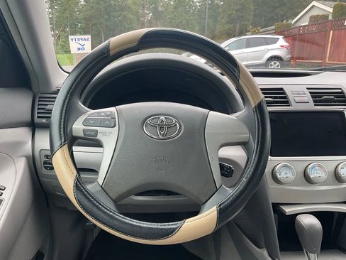 Used 2011 Toyota Camry LE image 16