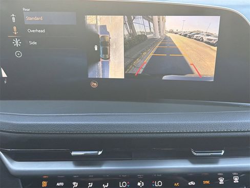 Used 2025 Cadillac XT4 Premium Luxury image 32