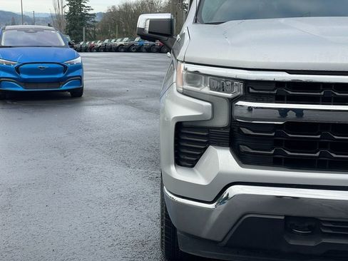 Used 2022 Chevrolet Silverado 1500 LT w/ Safety Package image 8