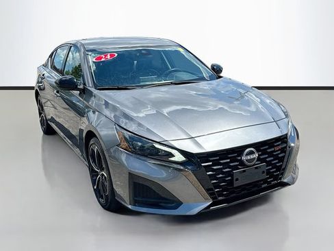 Used 2024 Nissan Altima 2.5 SR FWD image 3