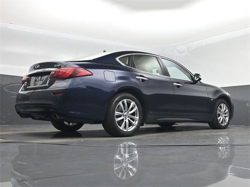 Used 2017 INFINITI Q70 3.7 image 59