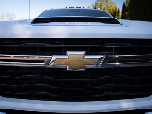 Used 2025 Chevrolet Silverado 2500 LT w/ Convenience Package image 19