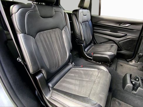 Used 2025 Jeep Grand Cherokee L Altitude AWD/4WD image 19