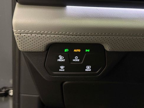 Certified 2025 Volkswagen Atlas Peak Edition SE image 29