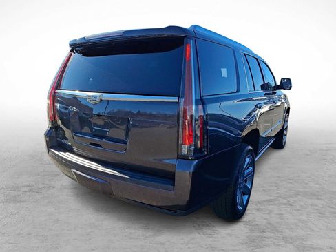 Used 2017 Cadillac Escalade Premium Luxury image 4