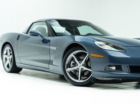 Used 2011 Chevrolet Corvette Coupe w/ 1LT image 3