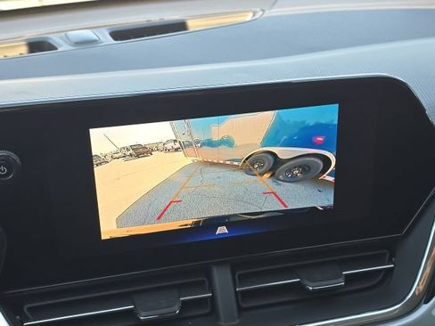 Used 2025 Chevrolet Trax LT FWD image 27