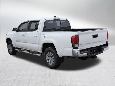 Certified 2019 Toyota Tacoma SR5 image 6