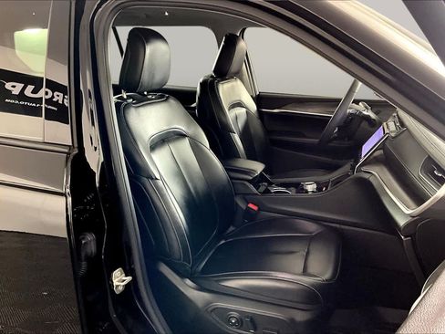 Used 2023 Jeep Grand Cherokee L Limited RWD image 9