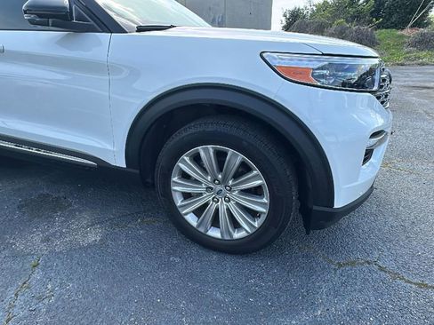 Used 2022 Ford Explorer Limited w/ Equipment Group 301A image 9