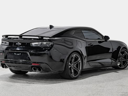 Used 2017 Chevrolet Camaro SS RWD image 6