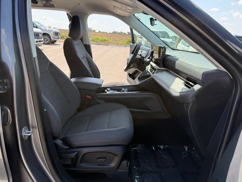 Used 2025 Ford Explorer Active AWD/4WD image 17
