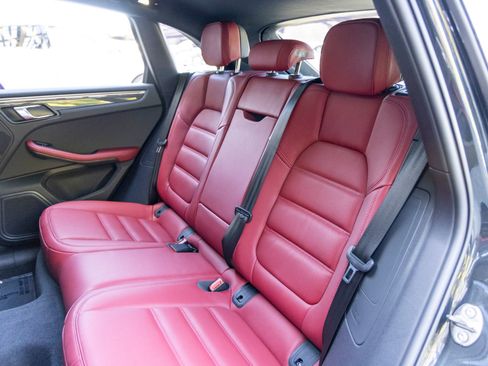 Used 2023 Porsche Macan Turbo image 48