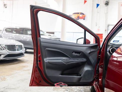 Used 2025 Nissan Versa SV image 37