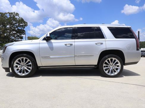 Used 2017 Cadillac Escalade Premium Luxury AWD/4WD image 3