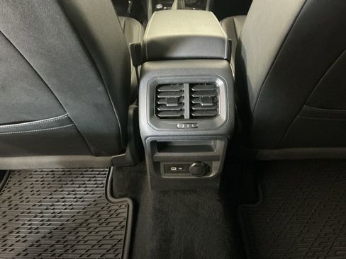 Used 2022 Volkswagen Tiguan SE image 26