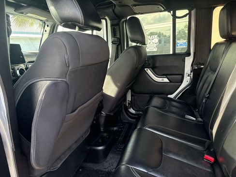 Used 2016 Jeep Wrangler Unlimited Rubicon AWD/4WD image 13