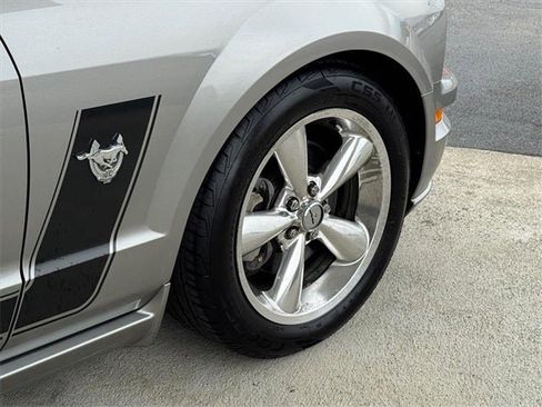 Used 2009 Ford Mustang GT Premium image 15