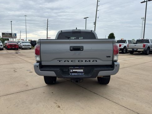 Used 2021 Toyota Tacoma TRD Sport w/ Technology Package RWD image 6