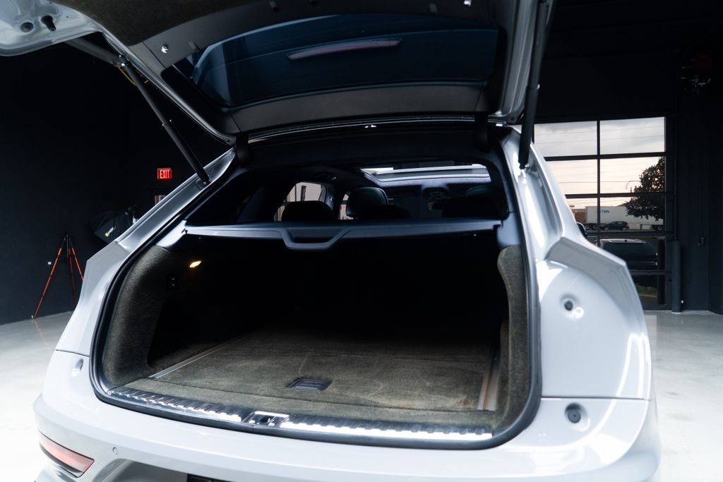Used 2022 Bentley Bentayga AWD/4WD image 44