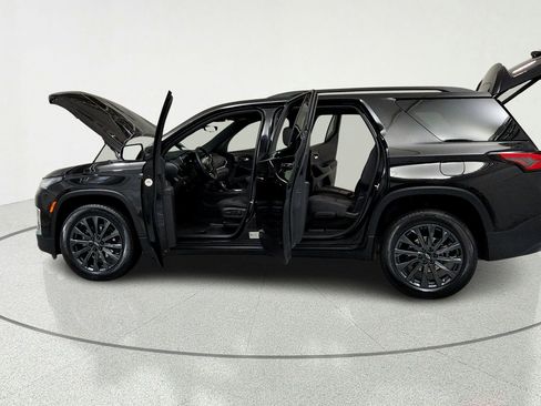 Used 2023 Chevrolet Traverse RS FWD image 10