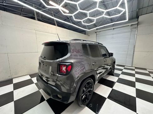 Used 2017 Jeep Renegade Altitude image 3