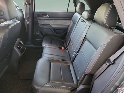 Used 2021 Volkswagen Atlas Cross Sport SE w/ Panoramic Sunroof Package FWD image 23