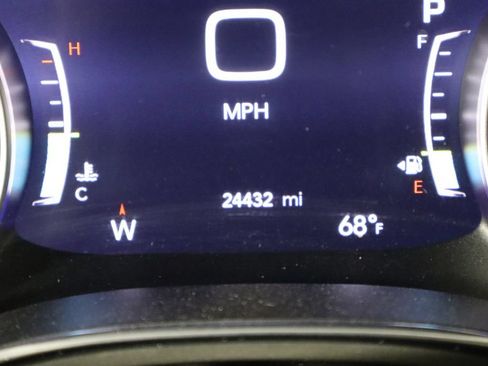 Used 2025 Chrysler Pacifica Pinnacle w/ Trailer Tow Group AWD/4WD image 41