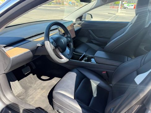 Used 2018 Tesla Model 3 Long Range image 8