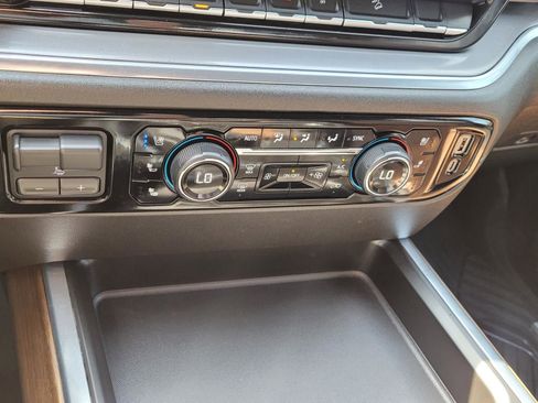 Used 2024 Chevrolet Silverado 2500 High Country w/ High Country Premium Package AWD/4WD image 27