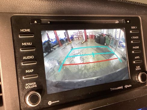 Used 2018 Toyota Sienna AWD image 16