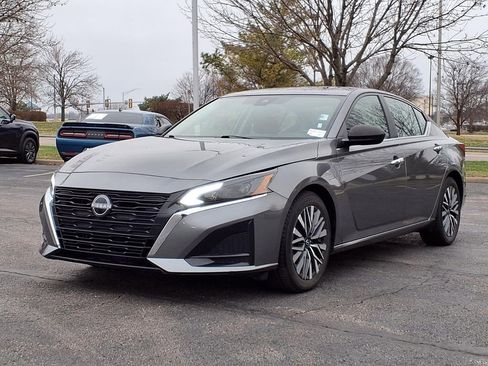 Certified 2024 Nissan Altima 2.5 SV image 2