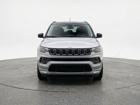 Used 2025 Jeep Compass Limited AWD/4WD image 2