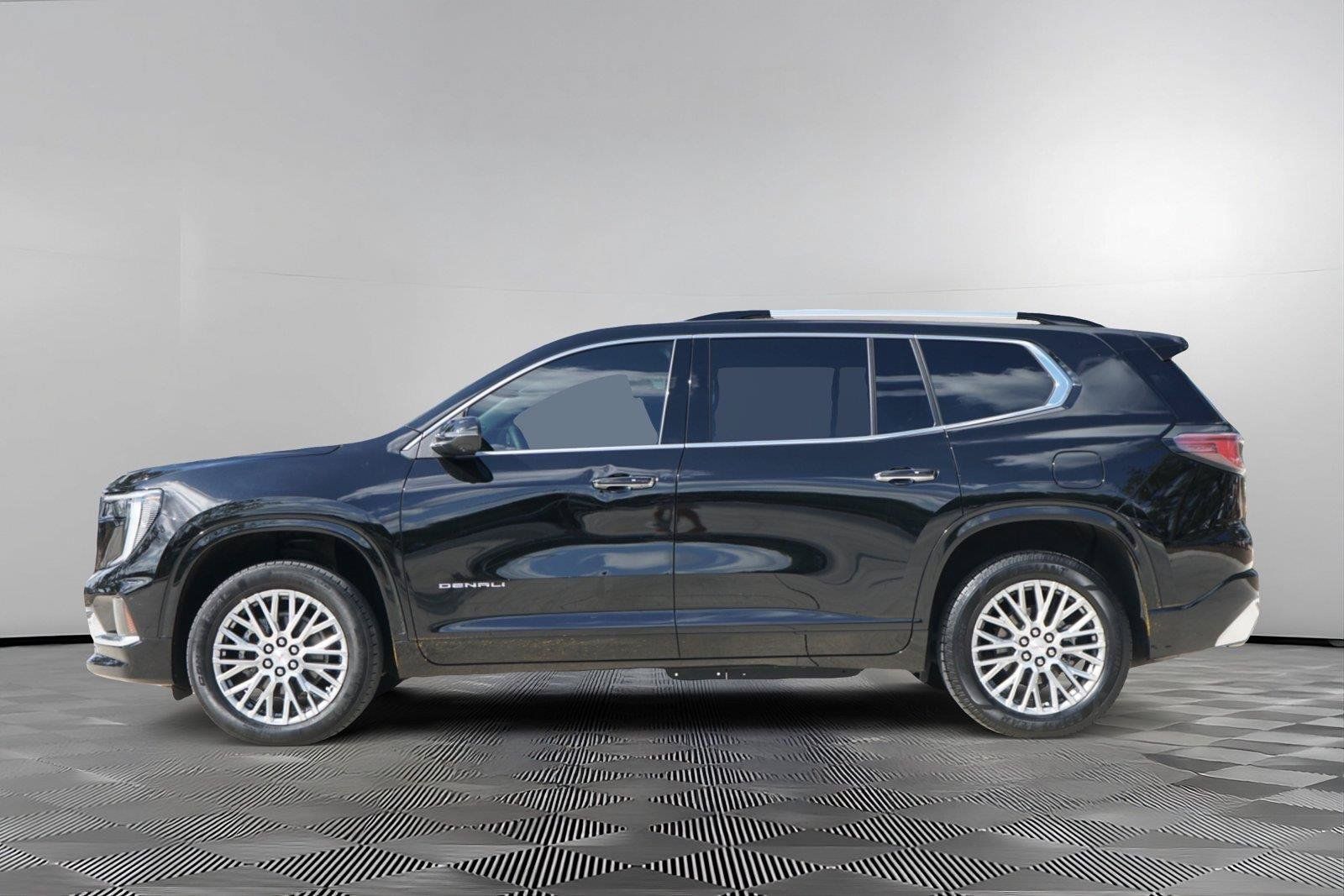 Used 2025 GMC Acadia Denali w/ LPO, Floor Liner Package FWD image 7