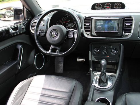 Used 2012 Volkswagen Beetle 2.0T FWD image 17