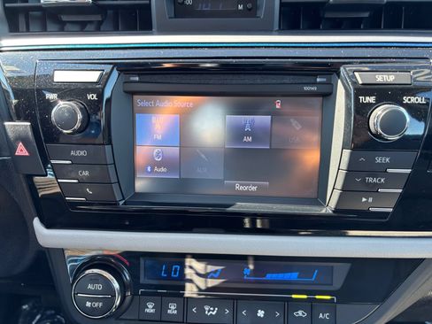 Used 2015 Toyota Corolla LE FWD image 21