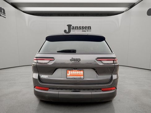 Used 2025 Jeep Grand Cherokee L Altitude RWD image 3
