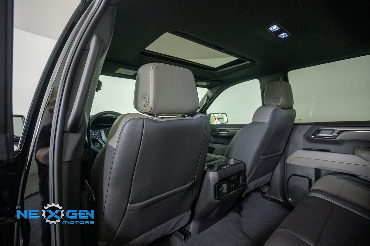 Used 2025 Chevrolet Silverado 1500 ZR2 w/ Technology Package AWD/4WD image 28