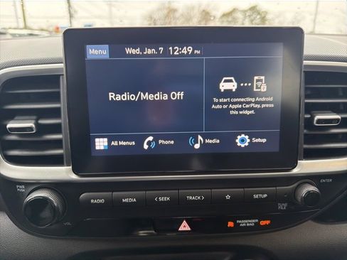 Certified 2025 Hyundai Venue SE image 22